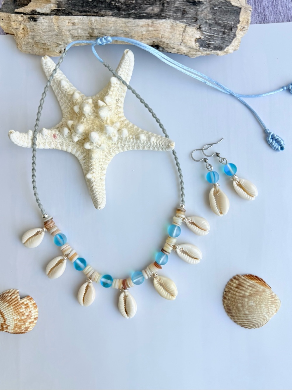 Handmade Blue & White Shell Necklace by - Picture 4 of 4